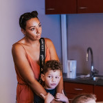 Familie im Katastrophenhaus